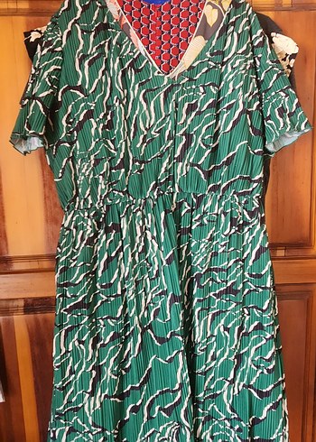 Yeşil Pilili Bohem V Yaka Elbise - Görsel 4