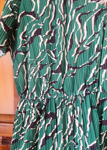 Yeşil Pilili Bohem V Yaka Elbise - Görsel 2