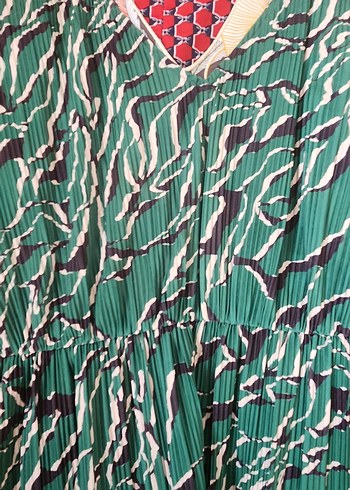 Yeşil Pilili Bohem V Yaka Elbise - Görsel 3