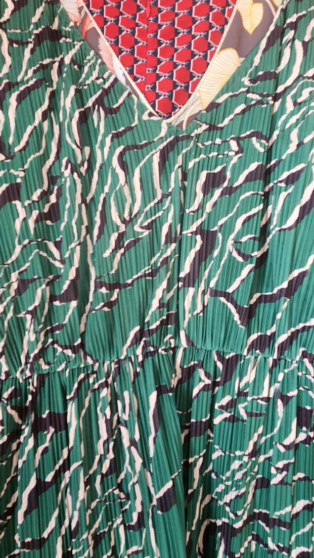 Yeşil Pilili Bohem V Yaka Elbise - Görsel 3