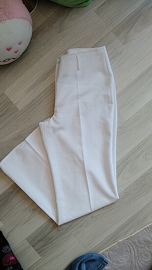 Beyaz kumaş pantolon