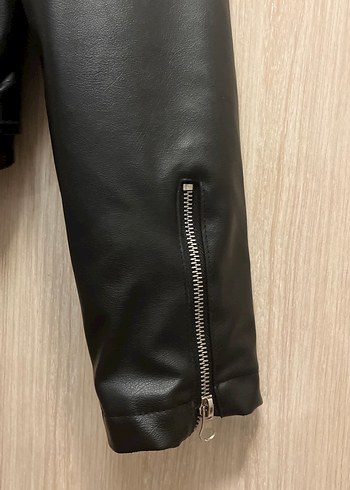 Diğer Kadın Siyah Parlak Deri Biker Ceket