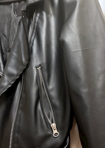 38 Beden Kadın Siyah Parlak Deri Biker Ceket