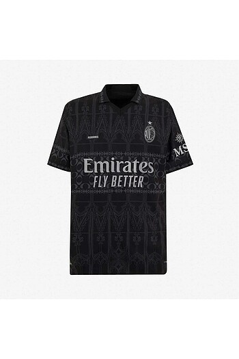 Milan yeni sezon siyah forma