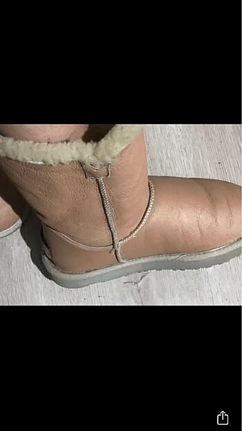 UGG 38