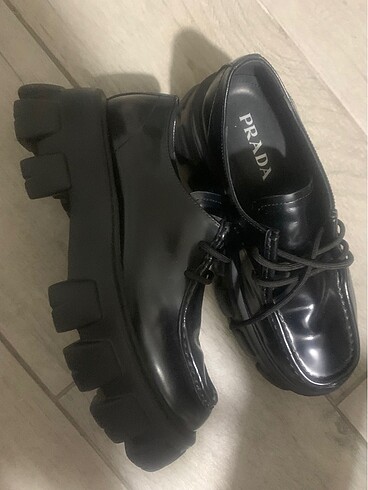 PRADA 41