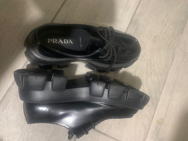 41 Beden siyah Renk PRADA 41