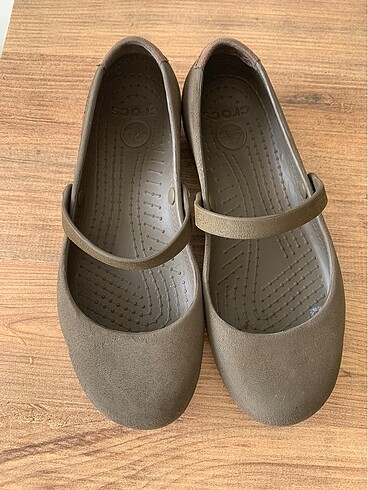 CROCS W6 37