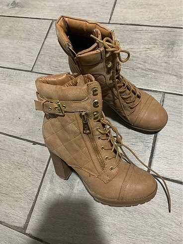 BYGUESS 39