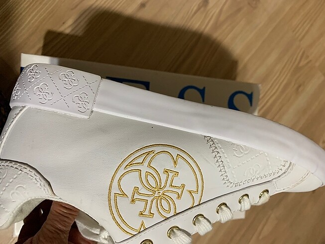 39 Beden beyaz Renk GUESS 39