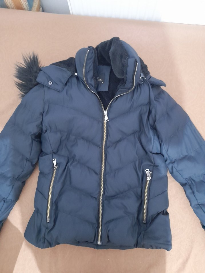 siyah Fermuarlı Kadın Mont sungerinde yüzlerinde kayma var - Görsel 4