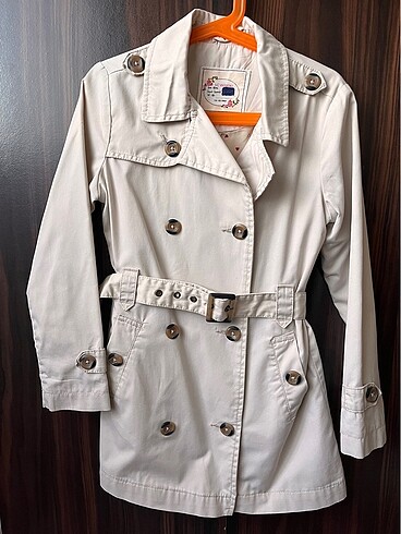 LCW Kız çocuk şapkalı trenchcoat
