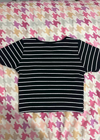 Çizgili Siyah Beyaz Kısa Kollu Tişört - Görsel 2