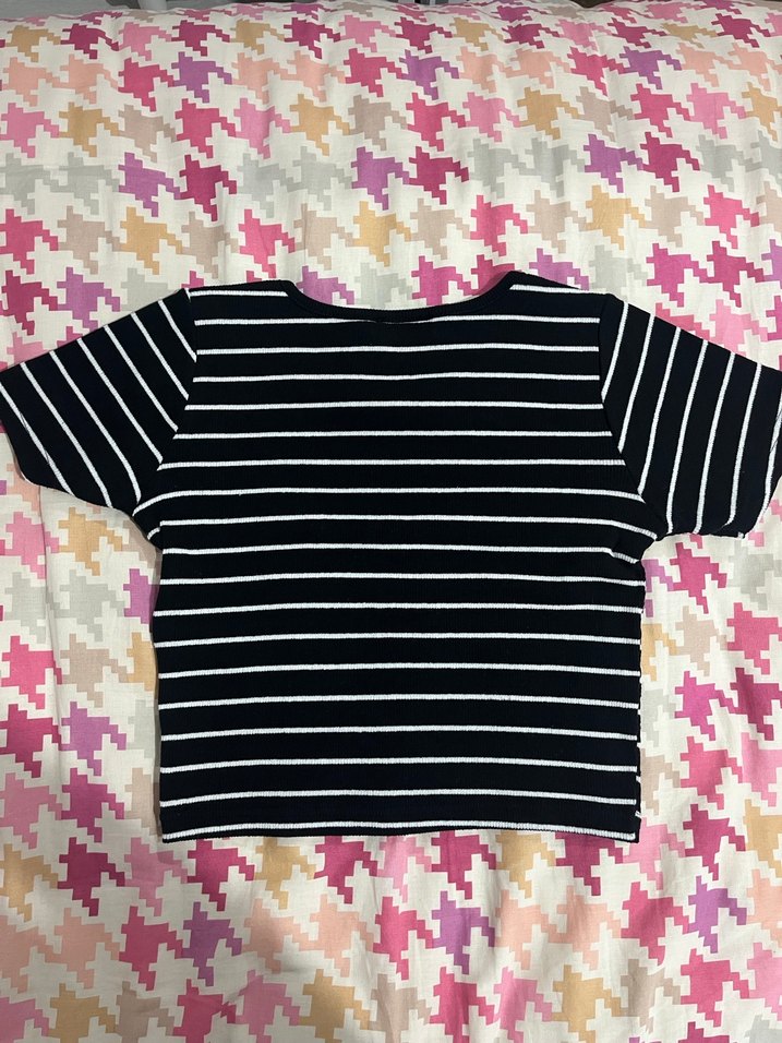 Çizgili Siyah Beyaz Kısa Kollu Tişört - Görsel 2