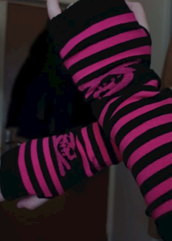 Pembe Siyah Çizgili Goth Eldiven - Görsel 2
