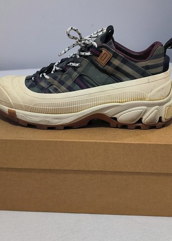 Burberry Ekose Detayli Sehir Sneakeri