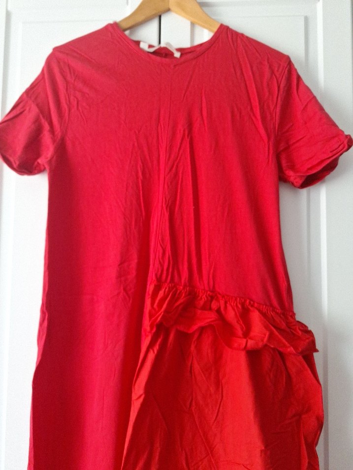 Kırmızı elbise - Görsel 2