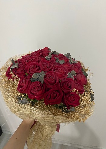 Diğer Koyu Kırmızı Güllerden Çiçek Buketi