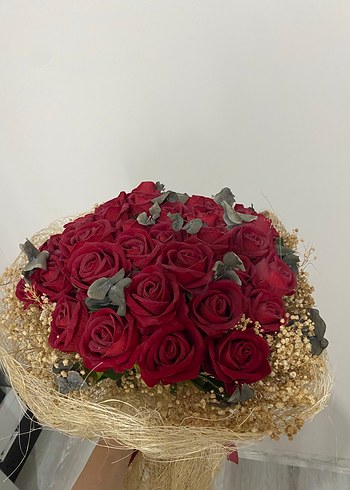 Koyu Kırmızı Güllerden Çiçek Buketi