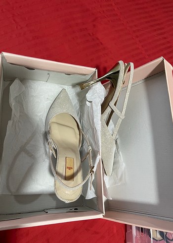 Elle BeyazNakışlı Stiletto Topuklu Kadın Abiye Ayakkabı