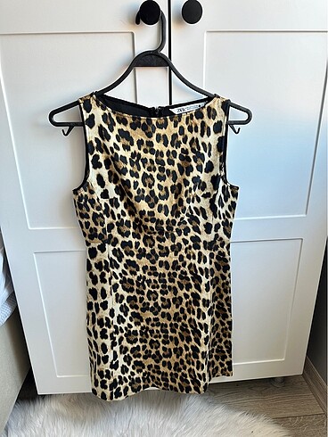 Zara kolsuz leopar desenli mini elbise