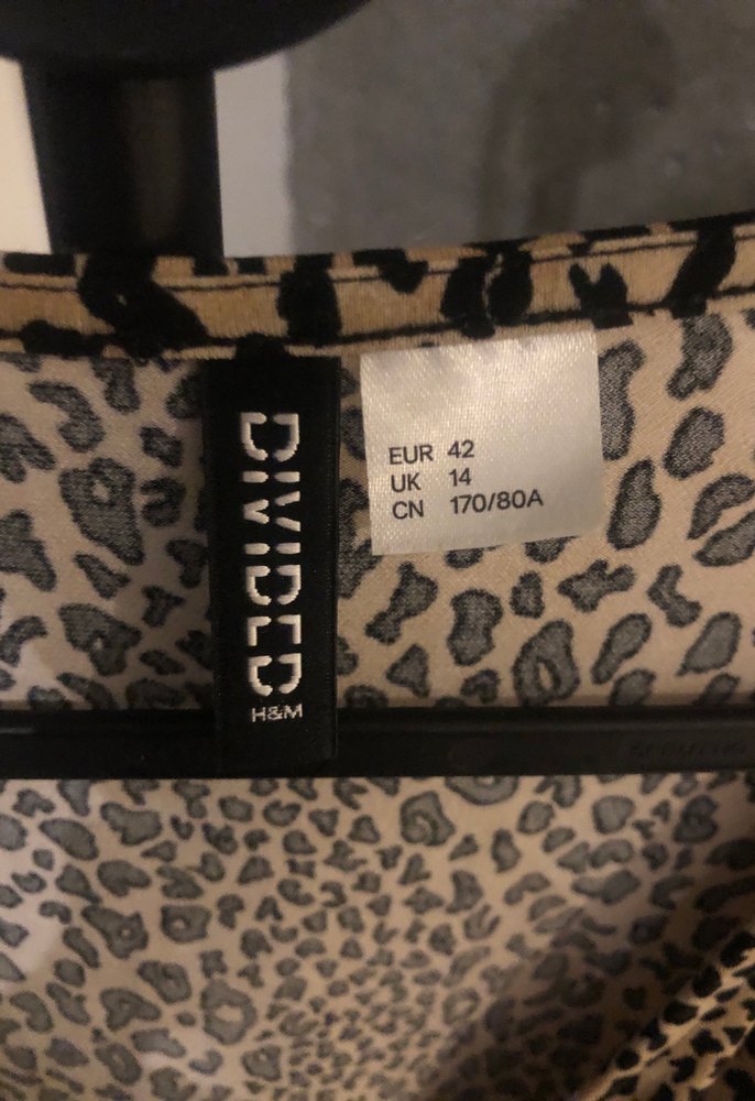 Kahverengi Yılan Desenli Mini Tulum - Görsel 4