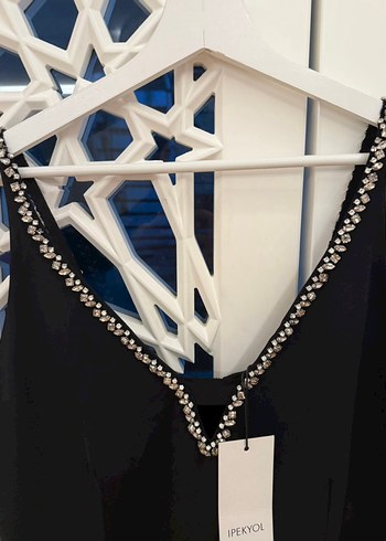 İPEKYOL Siyah Taşlı Dekolteli Elbise - Görsel 4