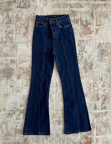 TRENDYOLMİLLA FLARE JEANS 36 BEDEN