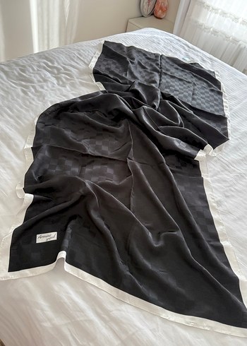 Siyah İpek Görünümlü Kadın Şal - Görsel 4