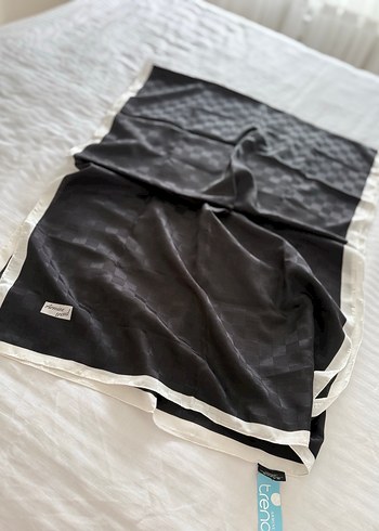 Siyah İpek Görünümlü Kadın Şal - Görsel 2