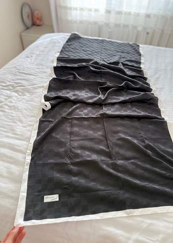 Siyah İpek Görünümlü Kadın Şal - Görsel 5