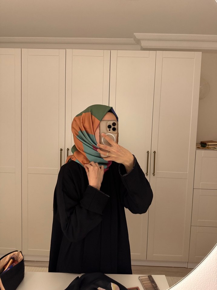 Kadın Çok Renkli Dökümlü Şal - Görsel 3