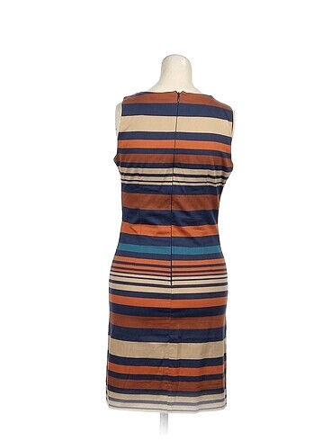 m Beden PreLoved Kısa Elbise %70 İndirimli.