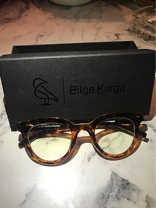 Bilge karga gözlük