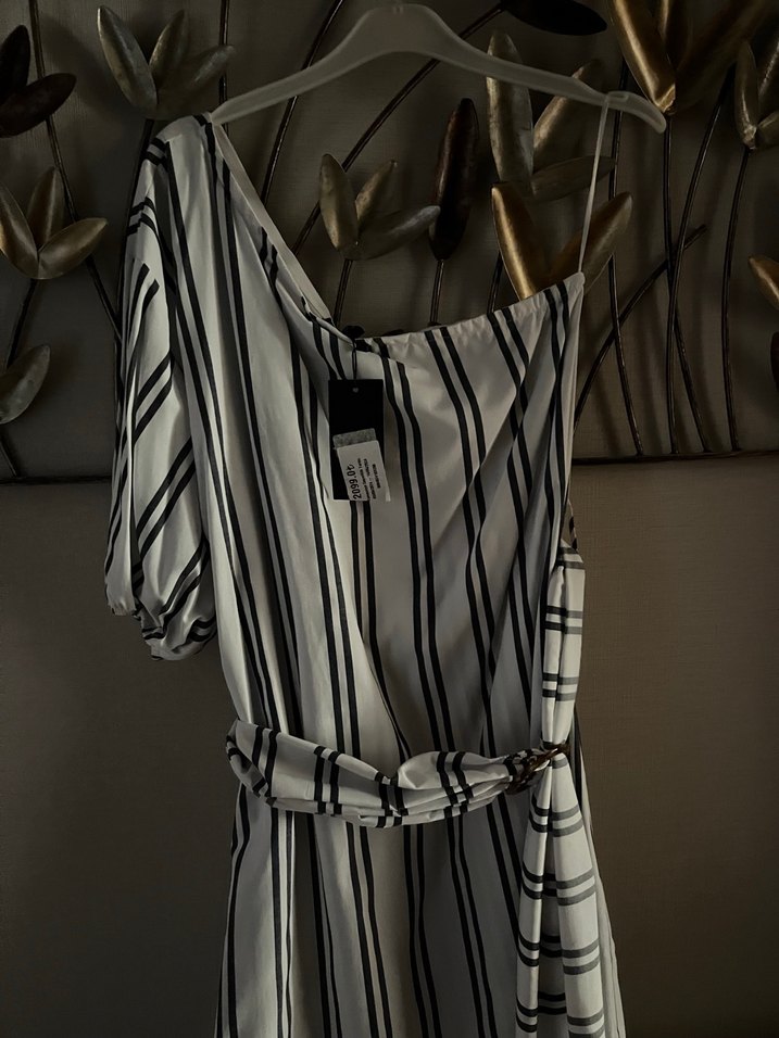 Beyaz Çizgili  Uzun Elbise - Görsel 4