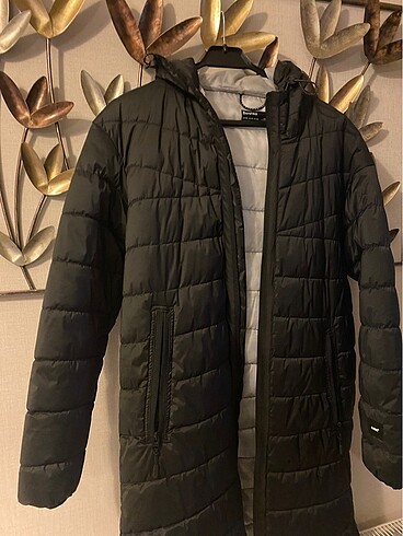 Bershka XS Erkek uzun şişme mont - Görsel 2