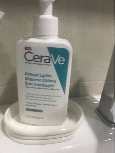 CERAVE YÜZ YIKAMA JELİ AKNELİ CİLTLER İÇİN TEMİZLYECİ