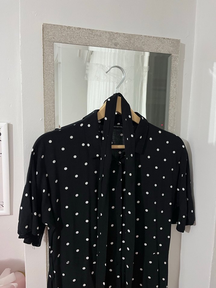 Siyah Puantiyeli Düğmeli Uzun Elbise - Görsel 3