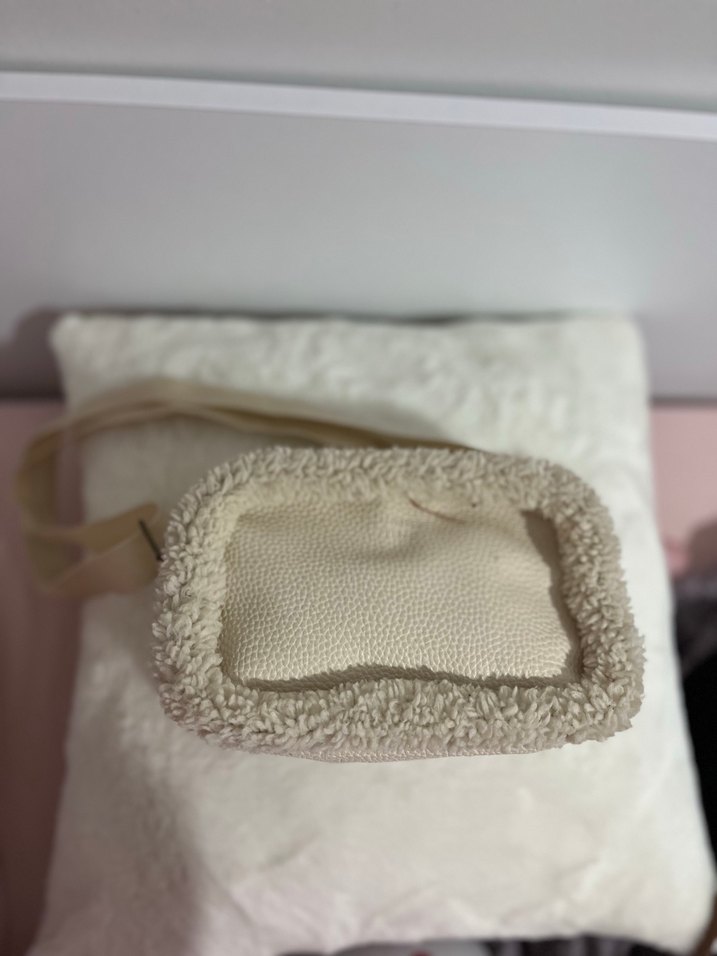 Krem Peluş Detaylı Kadın Çanta - Görsel 3