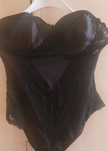 Siyah Dantelli Straplez Gotik Body