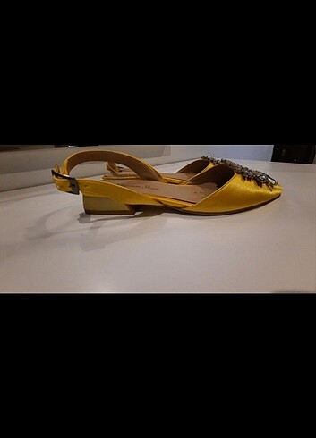 sarı saten ayakkabı kısa topuklu