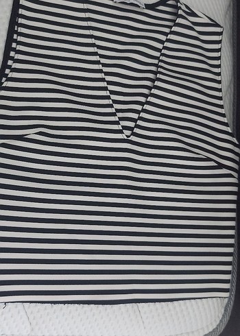 V Yaka Çizgili Mini Crop Top