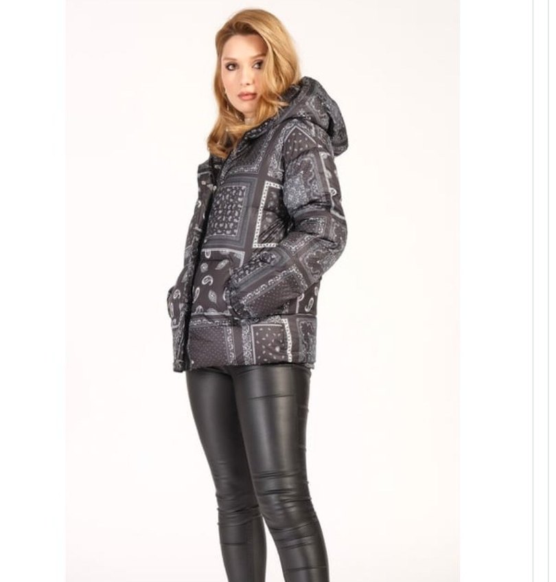 Düğmeli Siyah Desenli Kadın Mont - Görsel 3