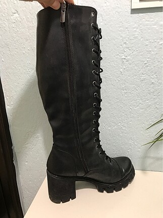 38 Beden siyah Renk Bir kere kullanılmış