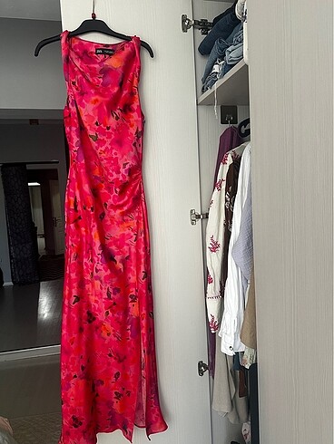 Zara Zara saten çiçekli elbise