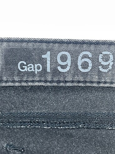 28 Beden gri Renk Gap Jean / Kot %70 İndirimli.