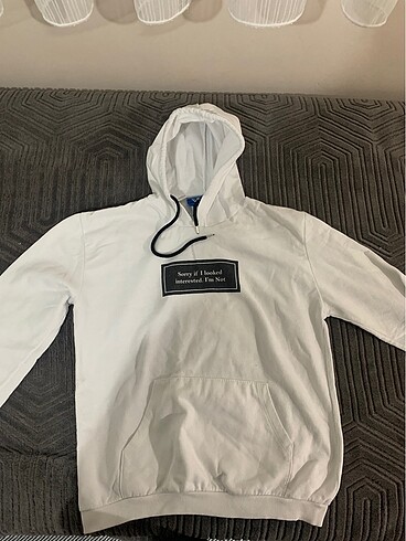 Beyaz kapşonlu sweat