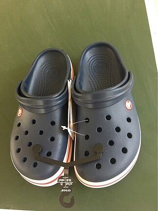 crocs