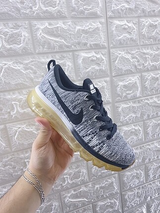 Nike flyknit model