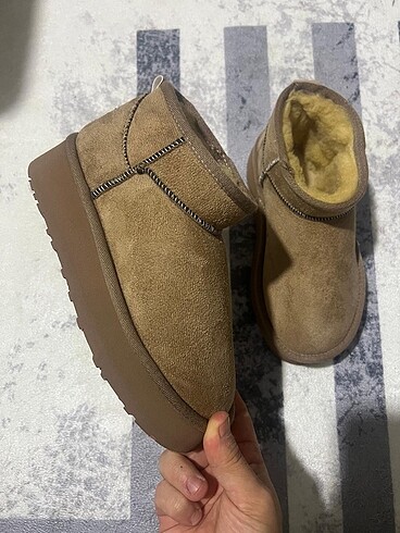 Ugg Mini platform